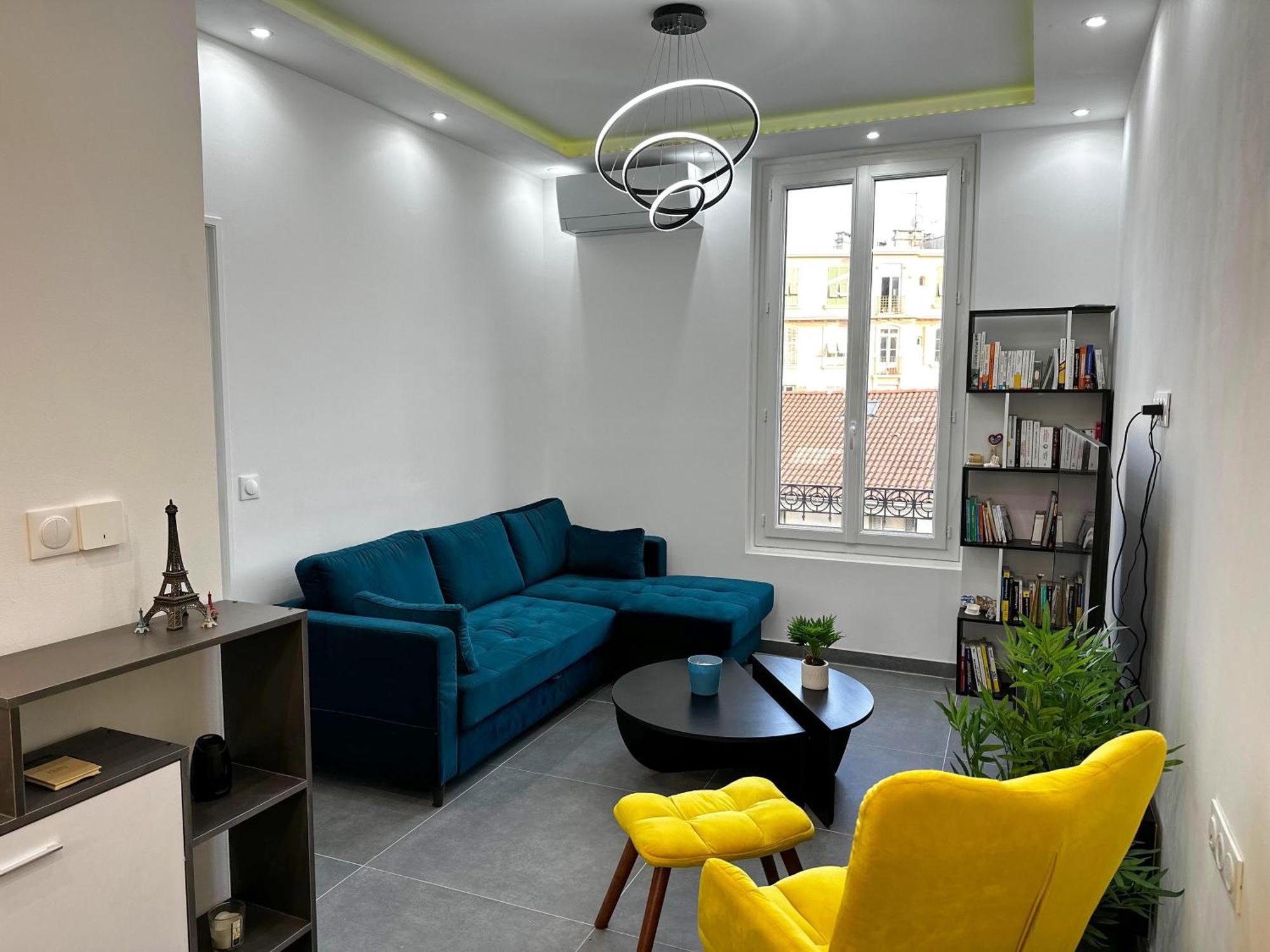 Chic Renovated 2 Bedroom Entire Or Only Private In Liberation In With Garage On Demand, Ac, Wi-fi And Tram Access Appartement