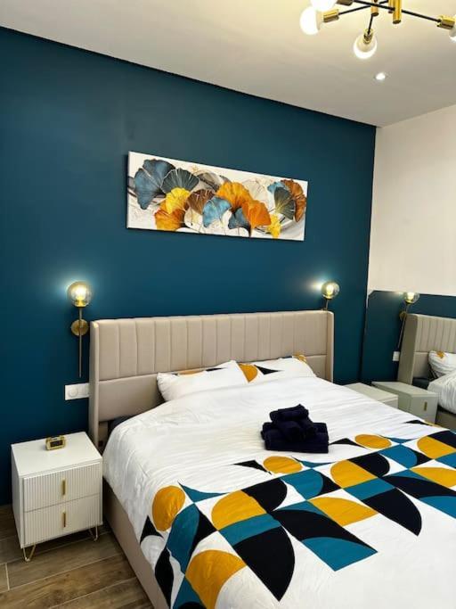 Appartement Chic Renovated 2 Bedroom Entire Or Only Private In Liberation In With Garage On Demand, Ac, Wi-fi And Tram Access